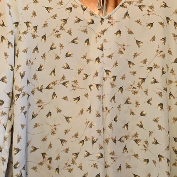 LC Lauren Conrad mint green floral top - Picture 2 of 4